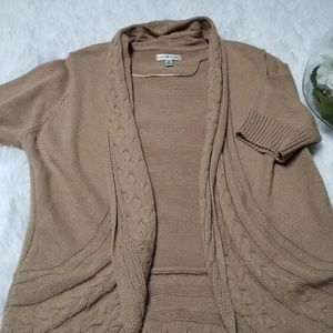 Short sleeve sweater